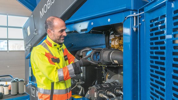 Быстроизнашивающиеся детали: наборы фильтров, комплекты для технического обслуживания, смазочные материалы