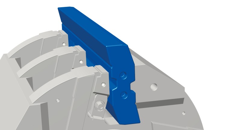 The S-shape blow bars installed in the Kleemann MR 130 impact crusher feature a newly developed clamping system.